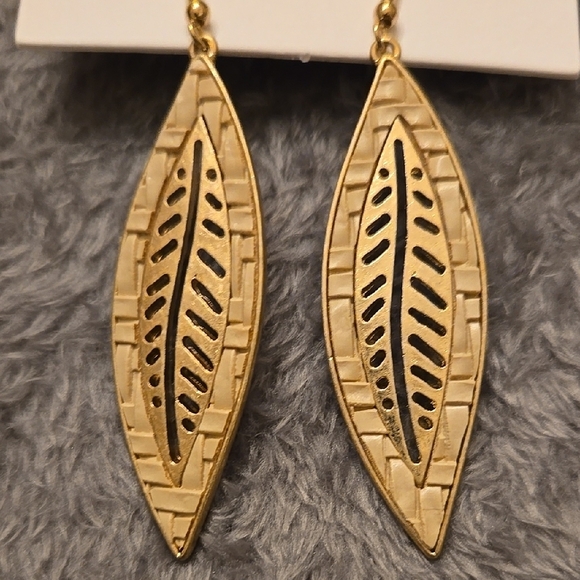 Intricate Gold Leaf Dangle Earrings - Picture 3 of 4